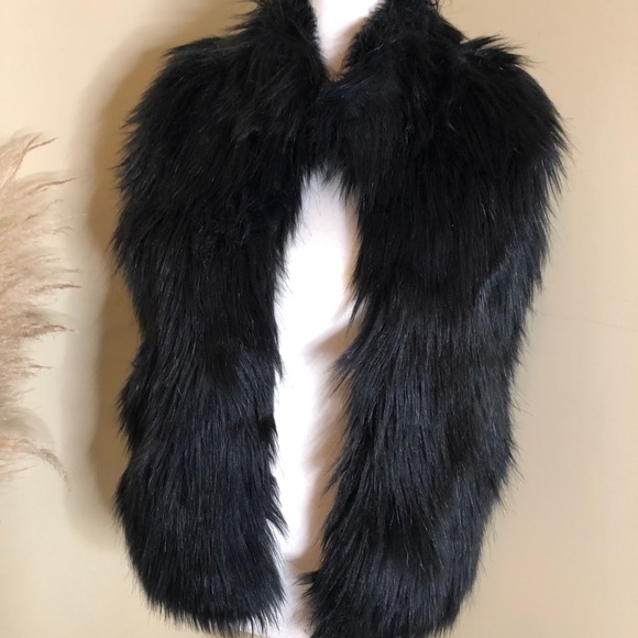{Cavalini} Black Fur Vest - Picture 4 of 6